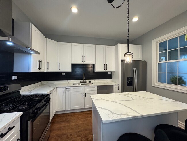 Building Photo - 4317 W 21st Pl