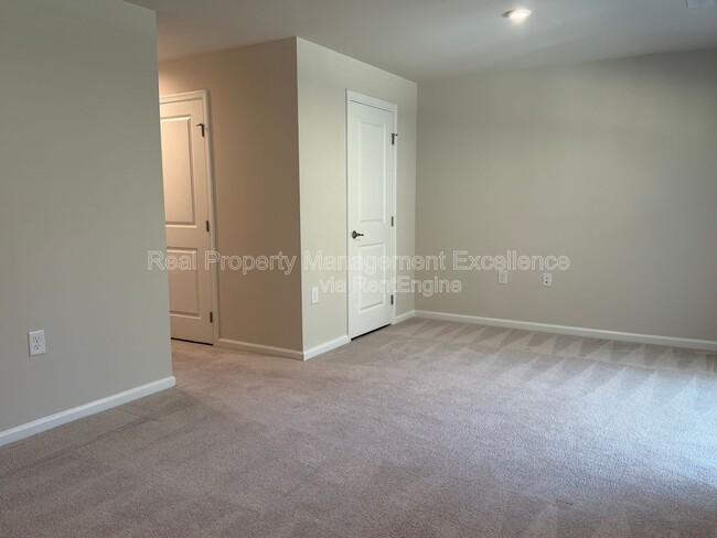 Building Photo - 6625 Pathfinder Wy