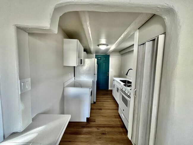 Building Photo - 422 Towner Ave NW