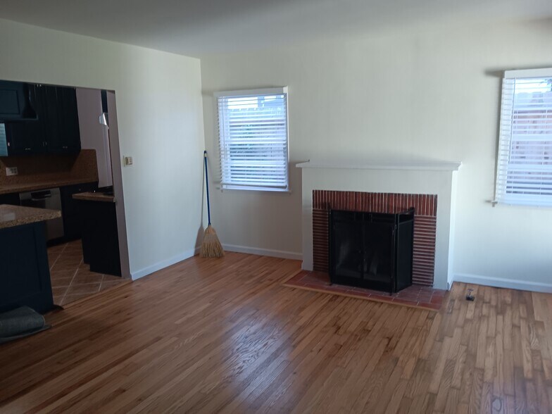 Building Photo - 2330 Frey Ave