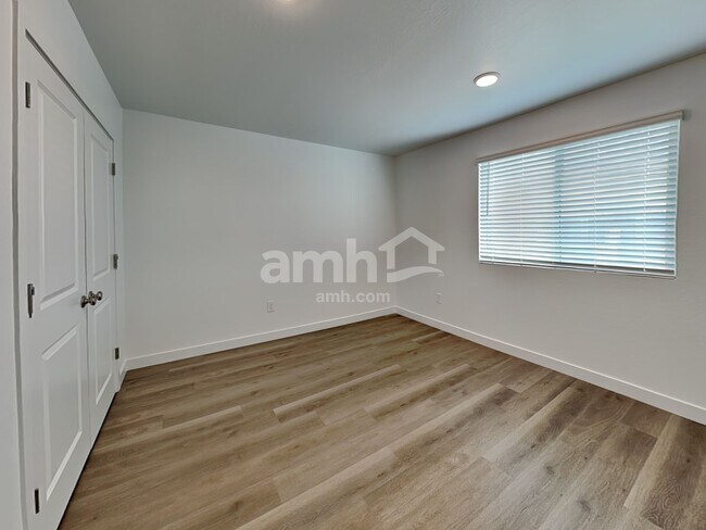 Building Photo - 12535 W Flynn Ln
