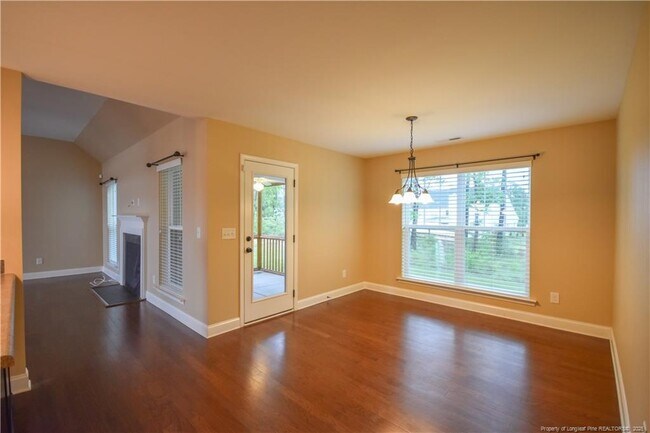 Building Photo - 124 Summer Creek Ln