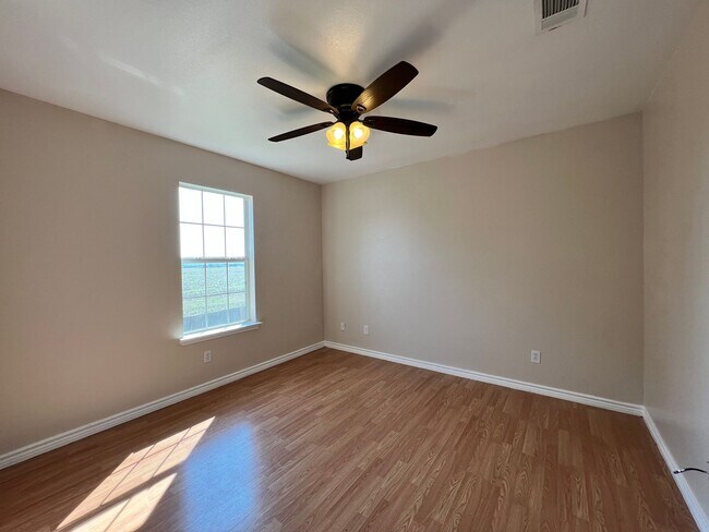 Building Photo - Temple West Gem!