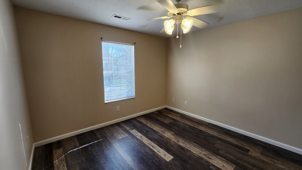 2nd bedroom upstairs - 833 Plantation Dr