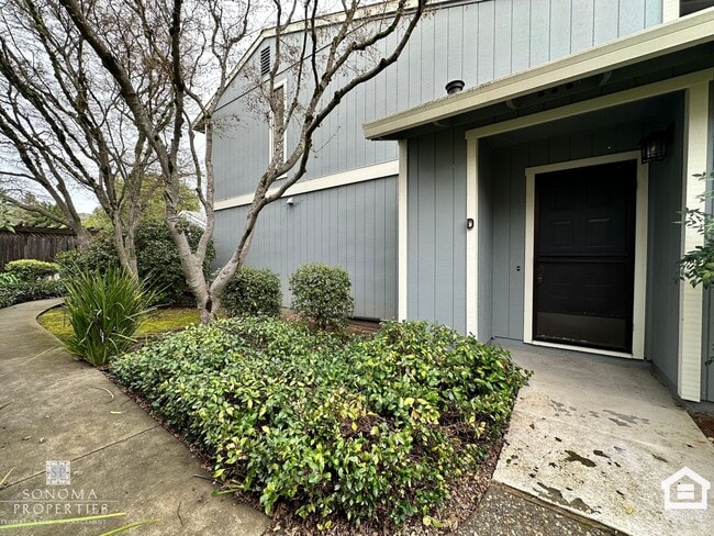 Building Photo - Charming 2 Bedroom Townhouse – Prime Location, Available Now!