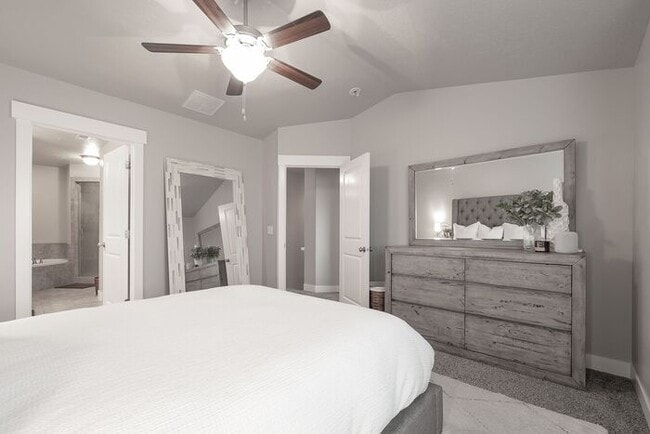 Building Photo - Text RENT to +18019018302