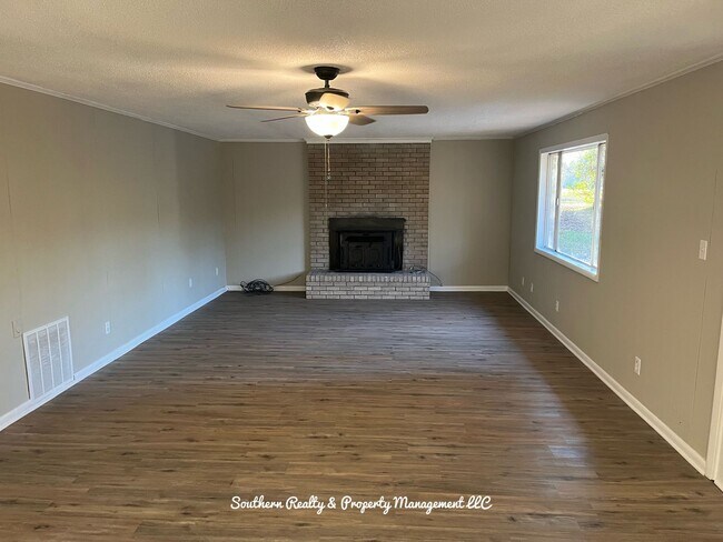 Building Photo - Newly Remodled Wetumpka Home