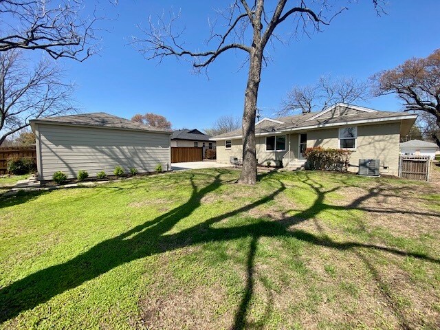 Building Photo - 1925 Peavy Rd