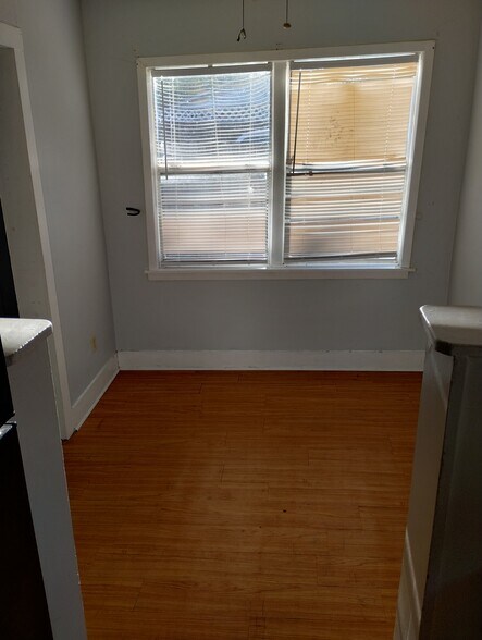 Dining room (contains washer/dryer hookups) - 2211 Echols St