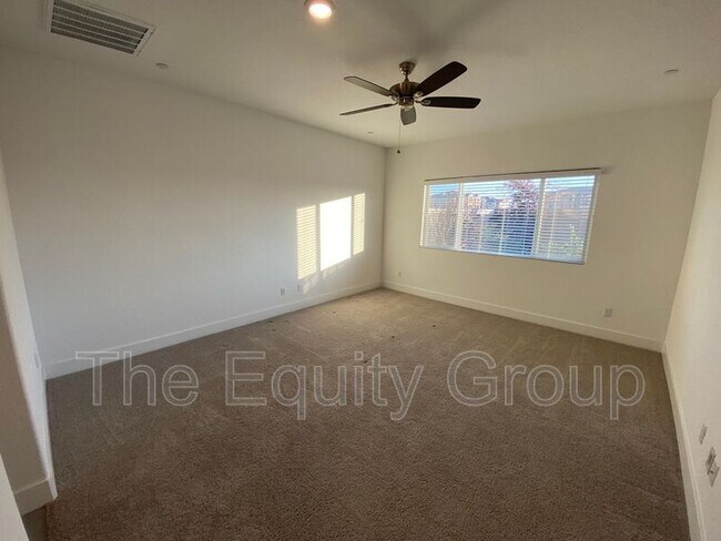 Building Photo - 113 E Tyler Ave