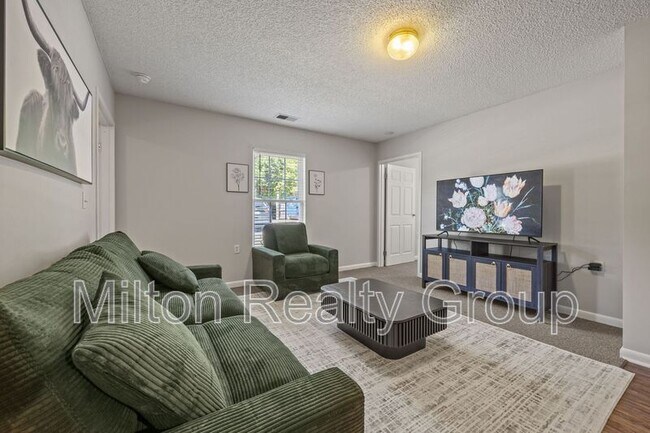 Building Photo - 74 Fantasy Ln