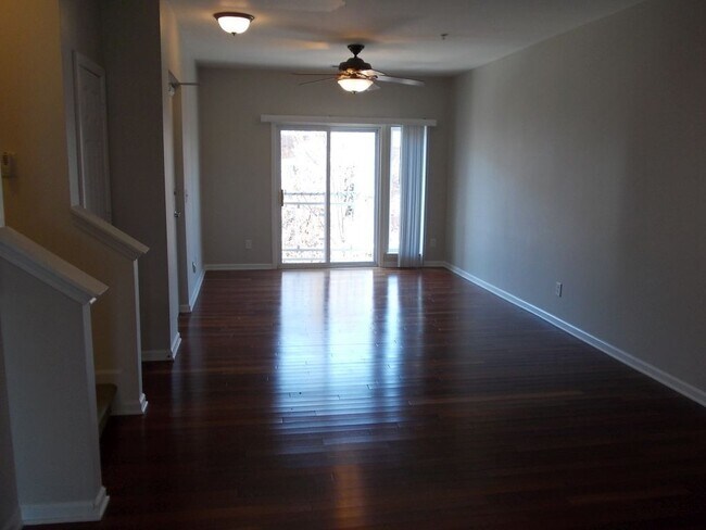 Building Photo - Awesome 2 Bed Condo in Desired NODA - The ...
