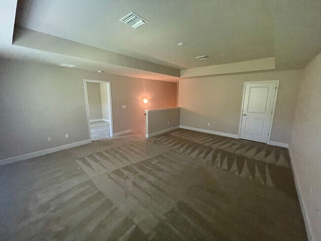 Building Photo - Beautiful 3 Bedroom 3 Bathroom home in Pla...