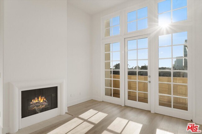 Building Photo - 1225 Armacost Ave