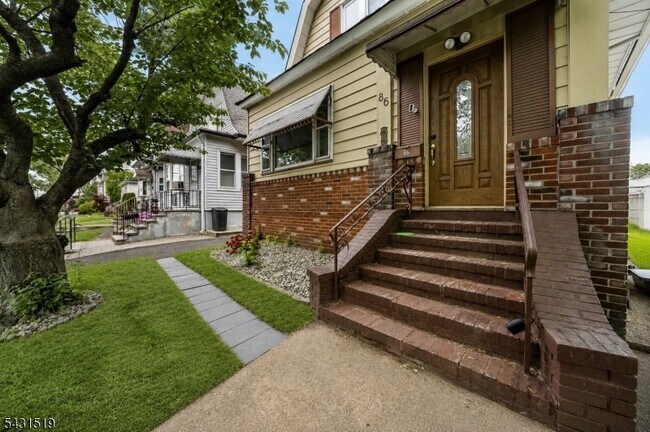 Building Photo - 86 Curie Ave