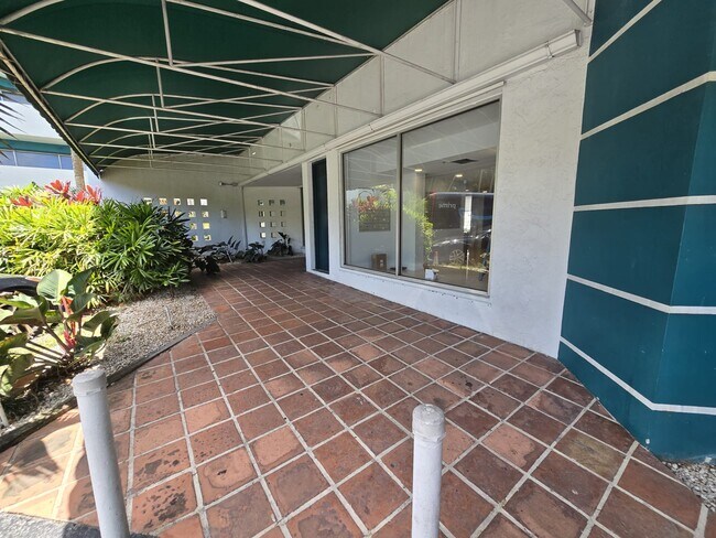 Building Photo - 1700 NW North River Dr