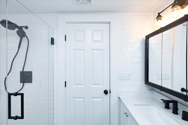 Building Photo - 37 Wolcott Rd