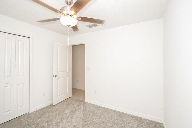 Building Photo - 4019 84th Ct E