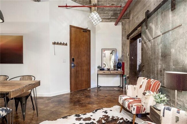 Building Photo - 650 Glen Iris Dr NE