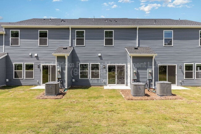 Building Photo - 4135 Smt Wds Dr