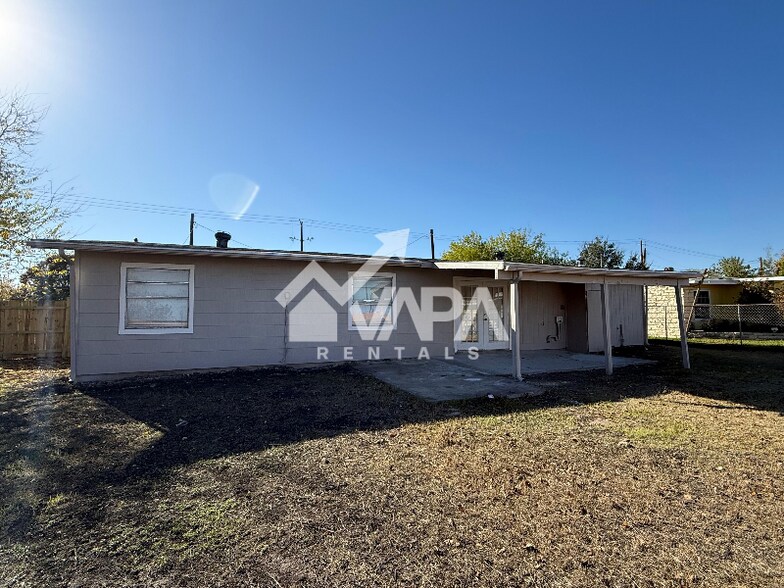 Building Photo - 1994 Springvale Dr