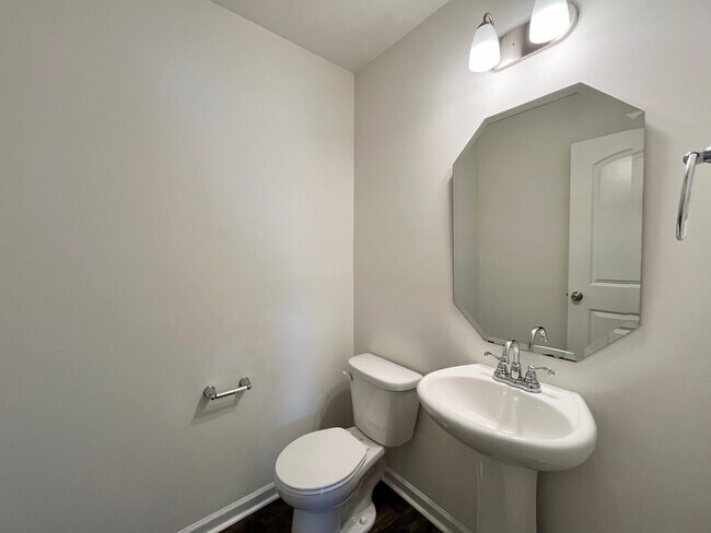 Building Photo - 823 Georgia Oak Ln