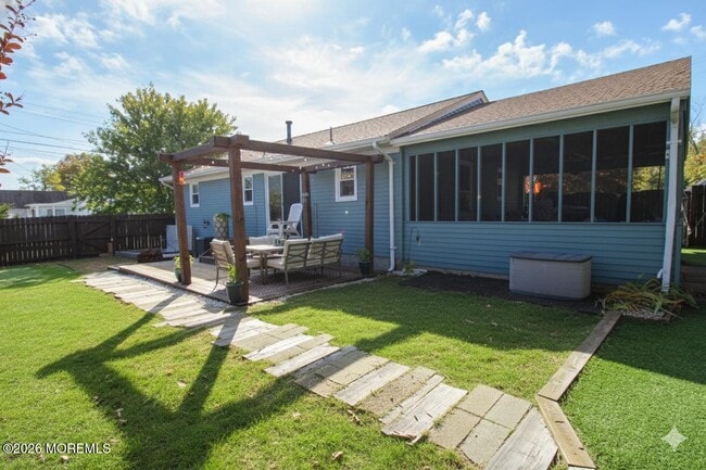 Building Photo - 60 Shell St