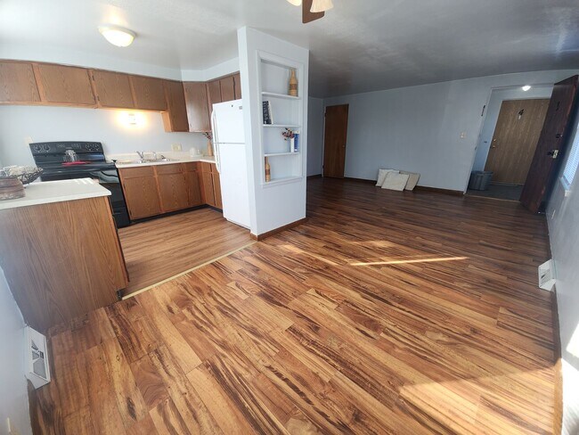 Building Photo - 1059 Gillingham Rd