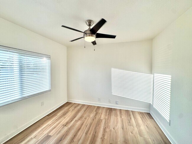 Building Photo - Front Unit 3 Bedroom, 1 Bathroom