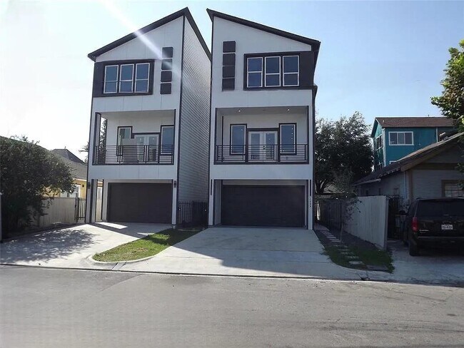 Primary Photo - 1511 Alamo St