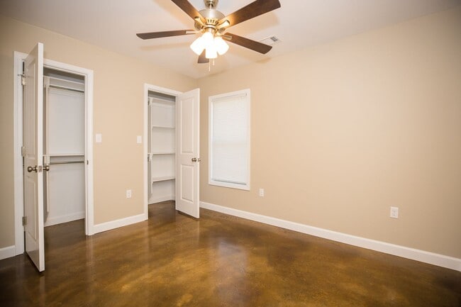 Building Photo - Charming 3 Bedroom, 2 Bath Home in Hilltop...
