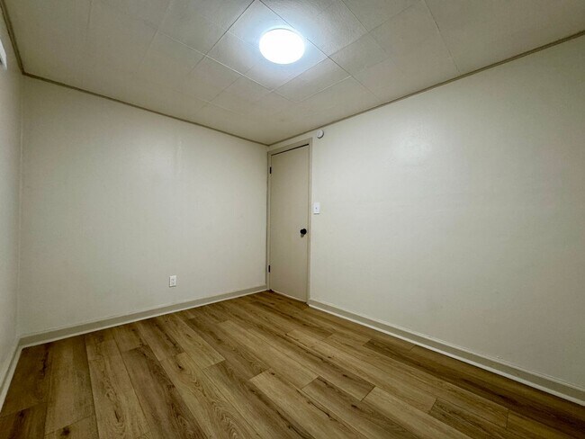 Building Photo - 975 Beason Dr