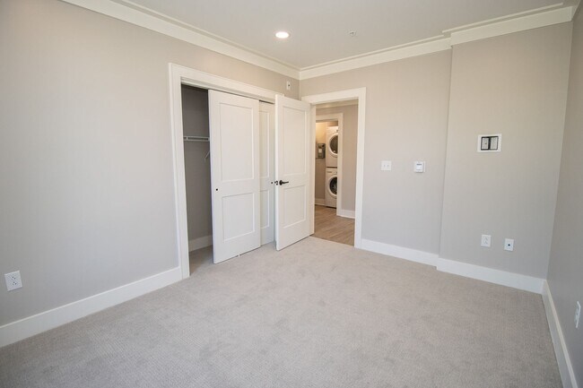Building Photo - Sophisticated Downtown Living with Histori...