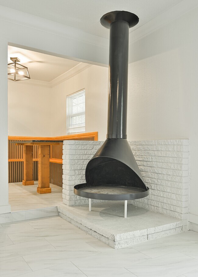 Building Photo - 2525 SE 47th St
