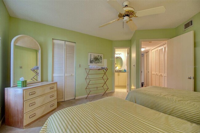 Building Photo - 6059 Bahia Del Mar Blvd S