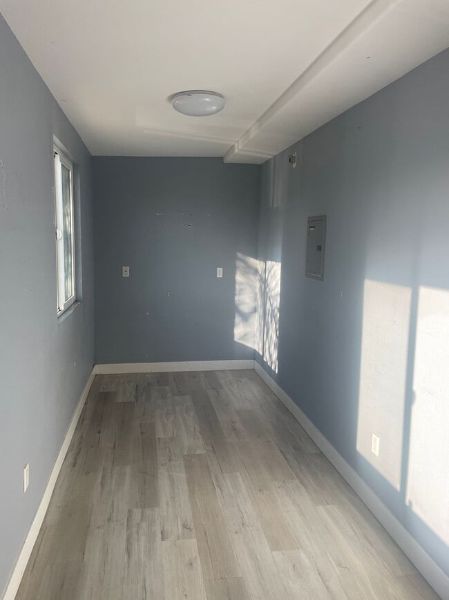 Building Photo - San Pedro unit 2/1