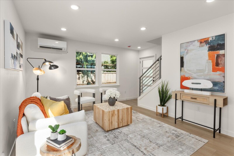 Building Photo - 2349 NE 127th St