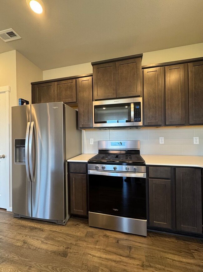 Building Photo - Modern 4-Bed Home for Rent