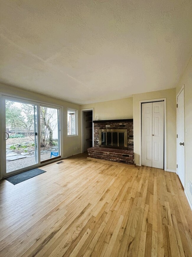 Building Photo - 5-Bed, 3-Bath in South Eugene