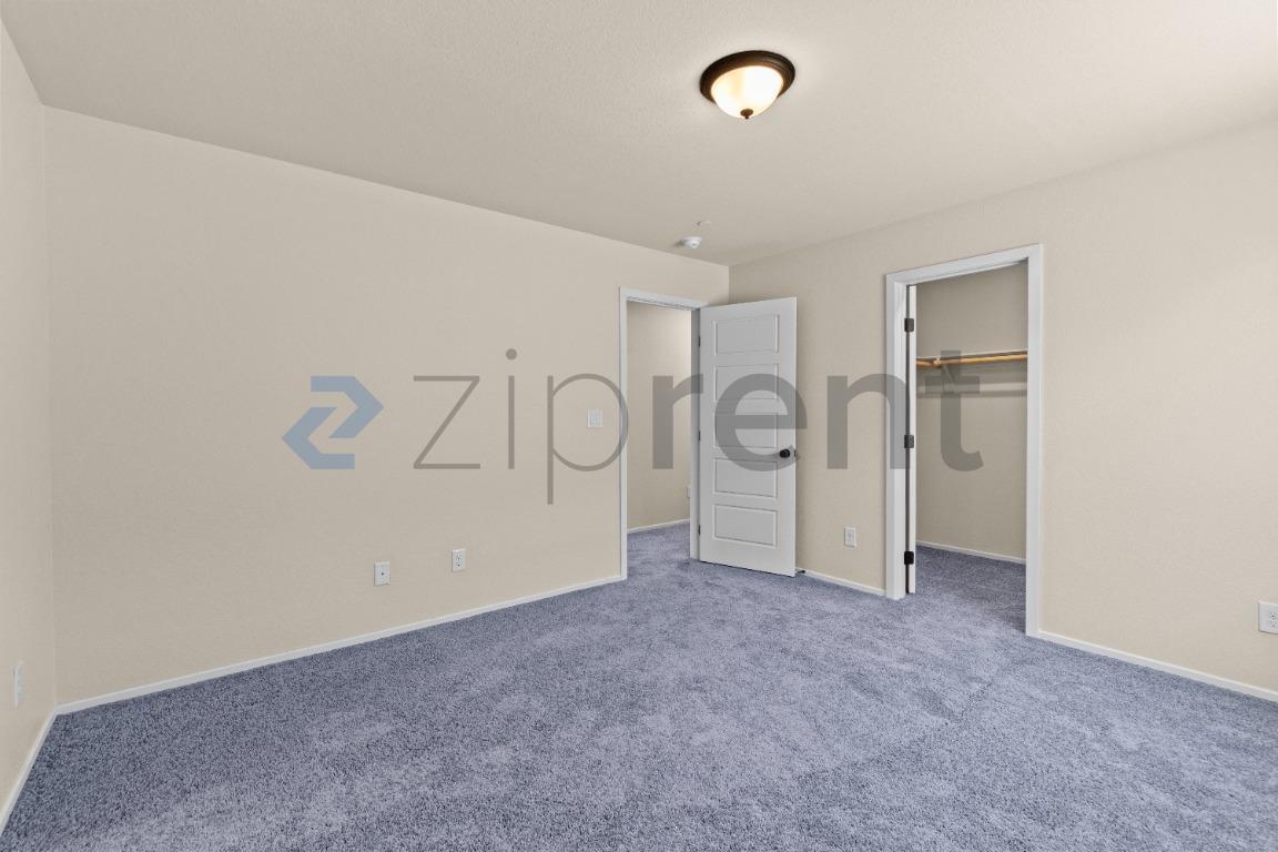 Building Photo - Unit