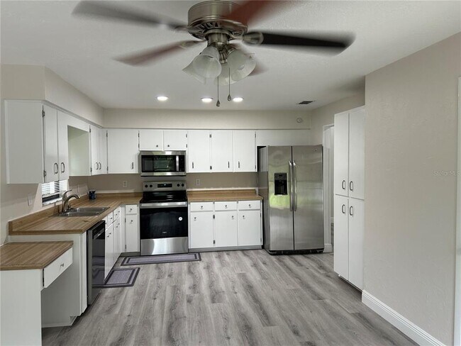 Building Photo - 484 E Maine Ave