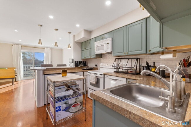 Building Photo - 133 Main St