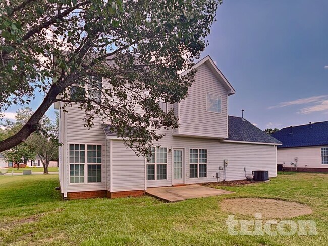 Building Photo - 2829 Rosemeade Dr