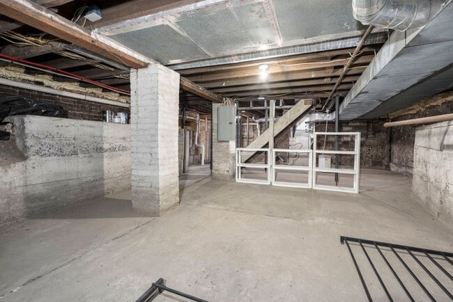 Building Photo - 1203 S Preston St