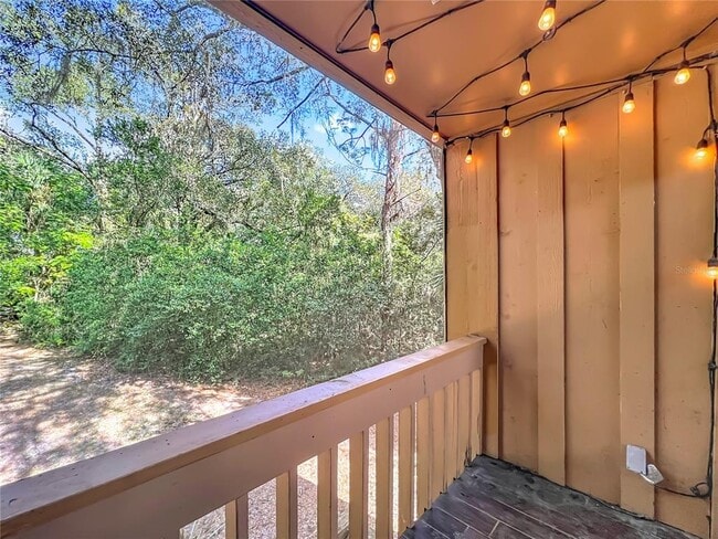 Building Photo - 233 Crown Oaks Way