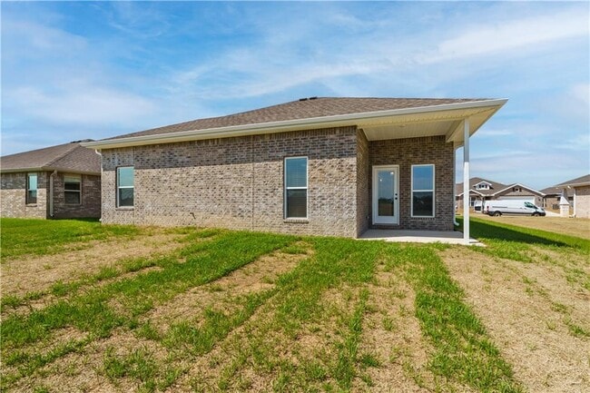 Building Photo - 800 Lewis St