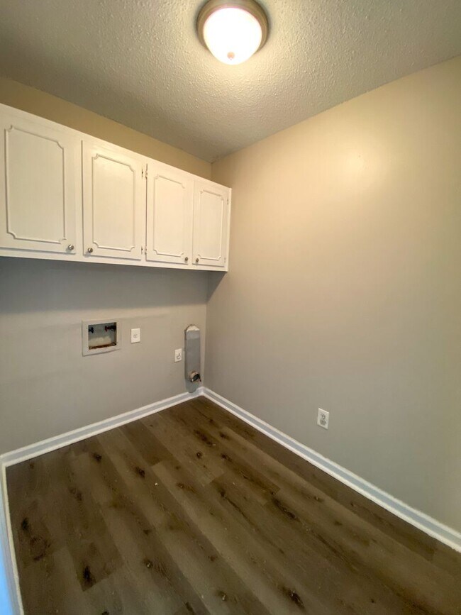 Building Photo - 3 bed, 2 bath home with access to 79 and 40.
