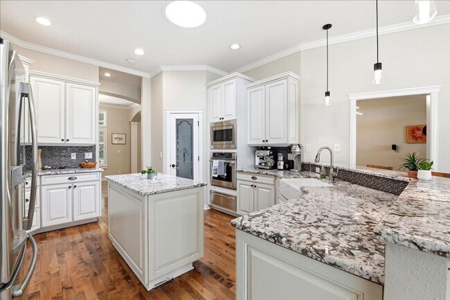 Building Photo - Luxury Living in Southeast Boise, 3-Car Garage, Hot Tub & Flexible Bonus Loft & Private/Secure Wo...
