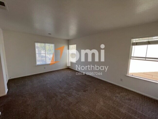 Building Photo - 3200 Puffin Cir