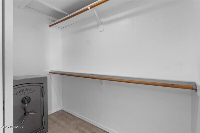 Building Photo - 9416 E Sutton Dr